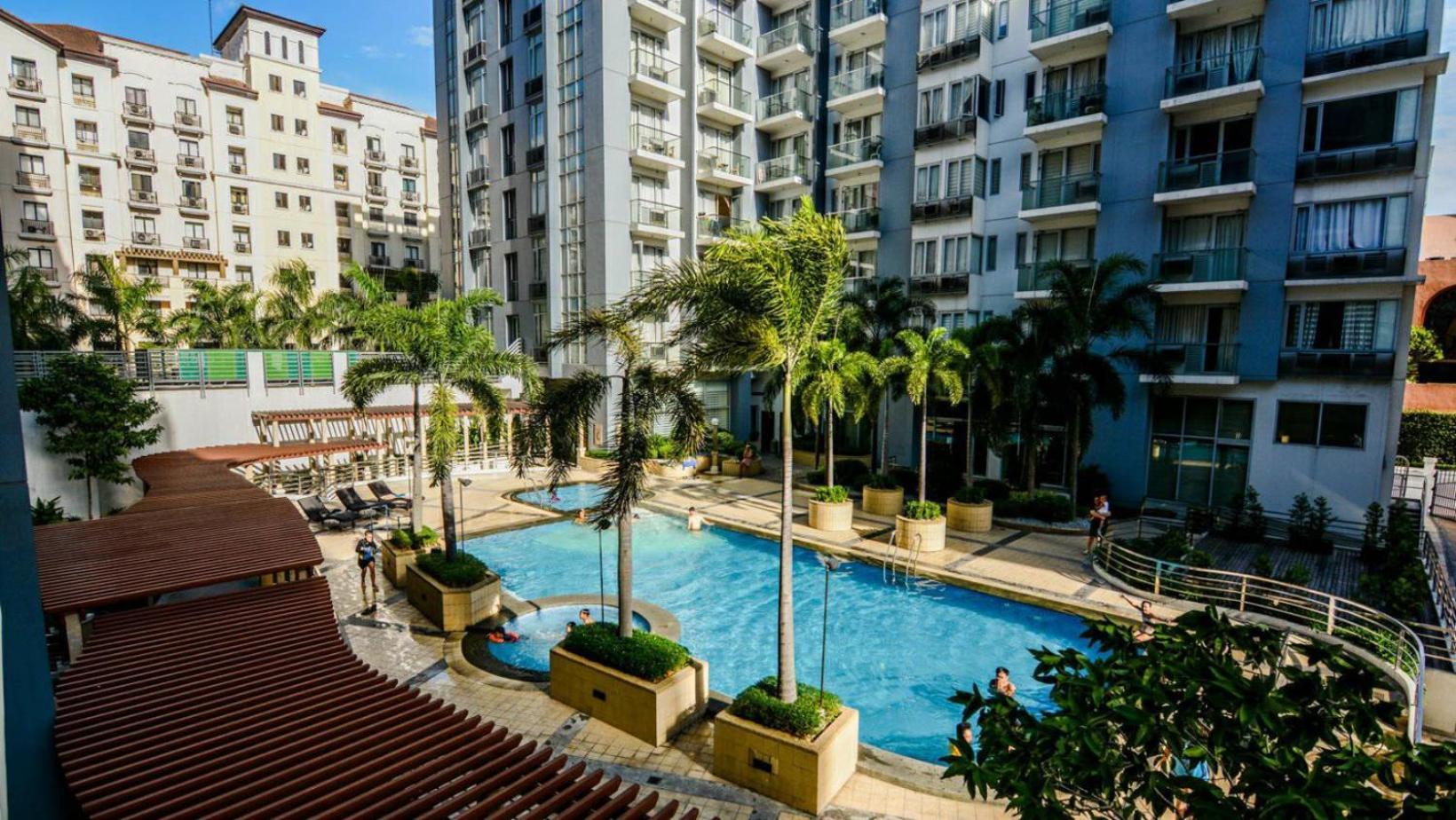 One Palm Tree Villas Condominium - Studio 7Th Fl With Balcony - Across Terminal 3 Airport Пасай Екстериор снимка