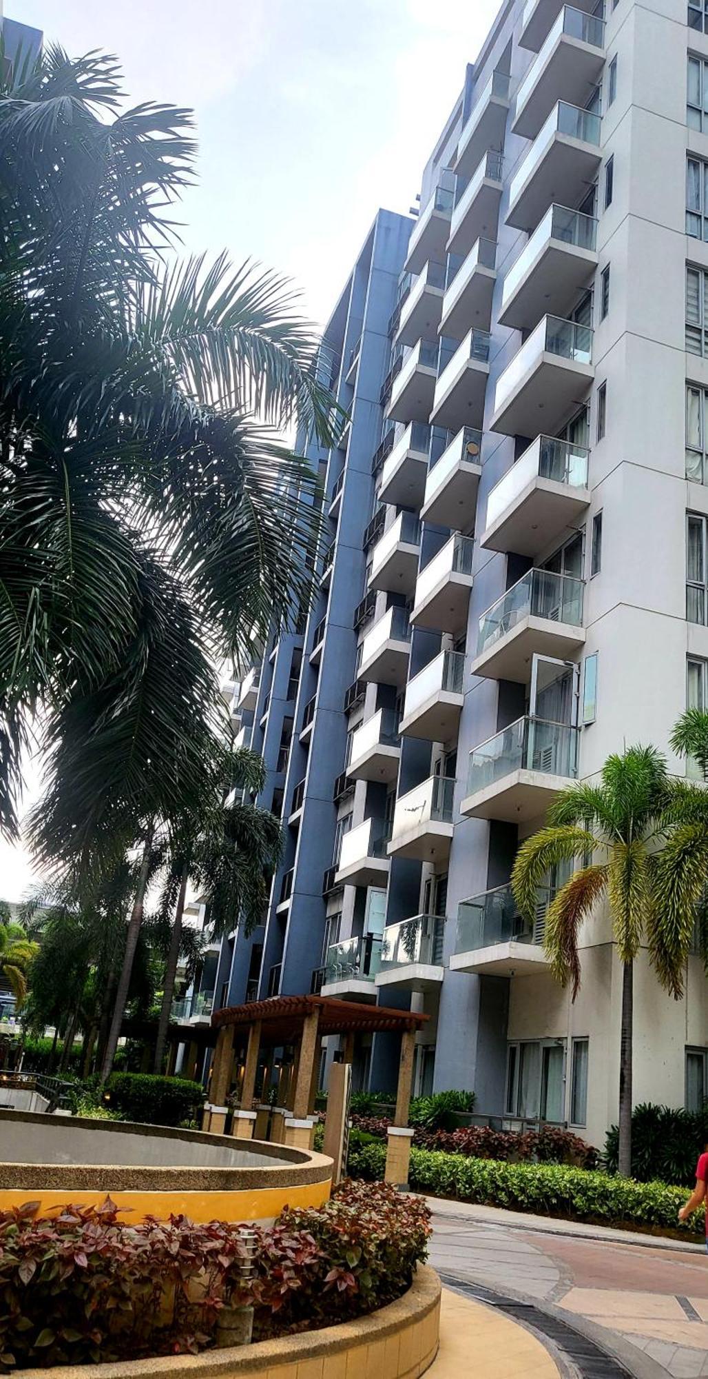 One Palm Tree Villas Condominium - Studio 7Th Fl With Balcony - Across Terminal 3 Airport Пасай Екстериор снимка