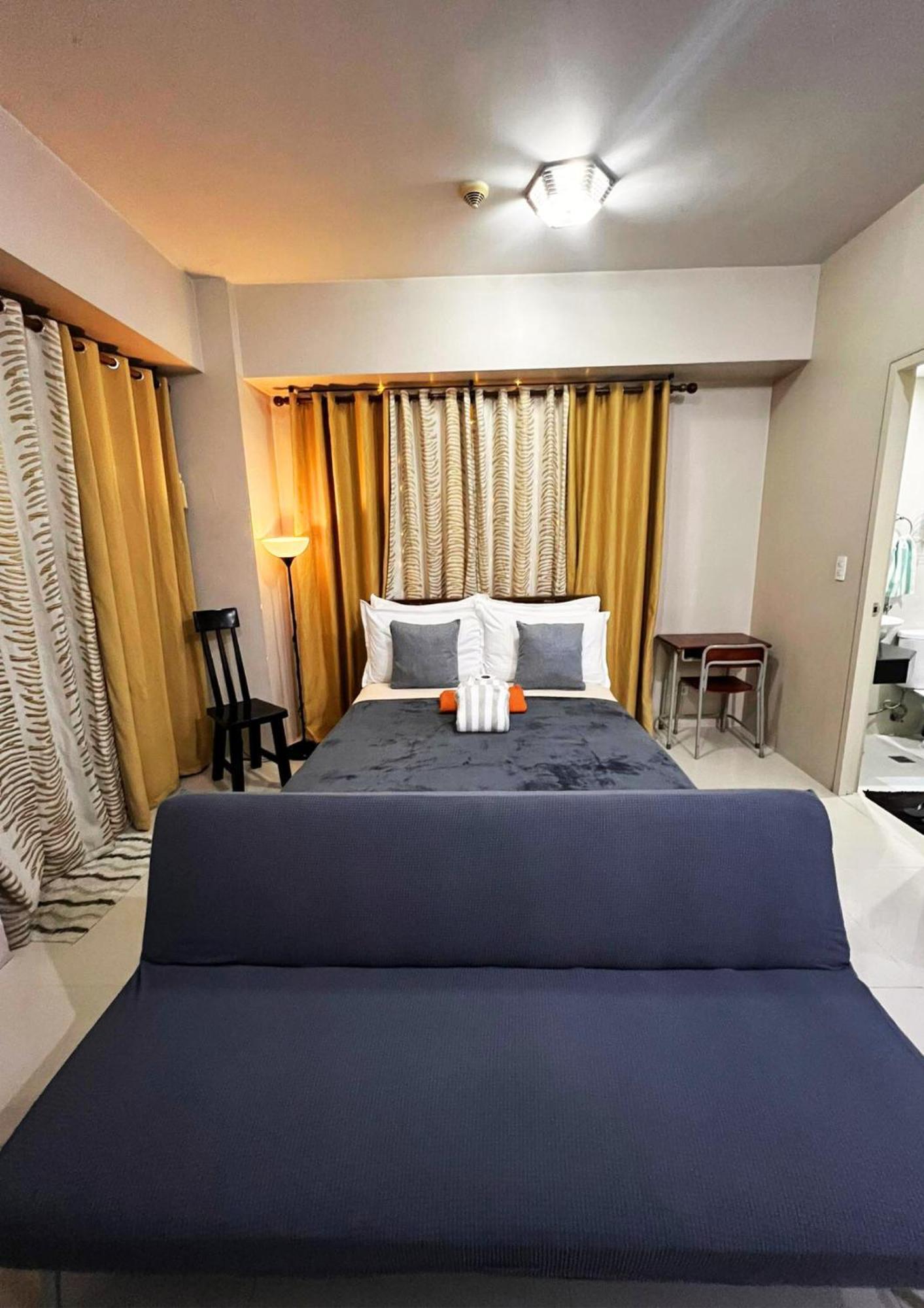 One Palm Tree Villas Condominium - Studio 7Th Fl With Balcony - Across Terminal 3 Airport Пасай Екстериор снимка