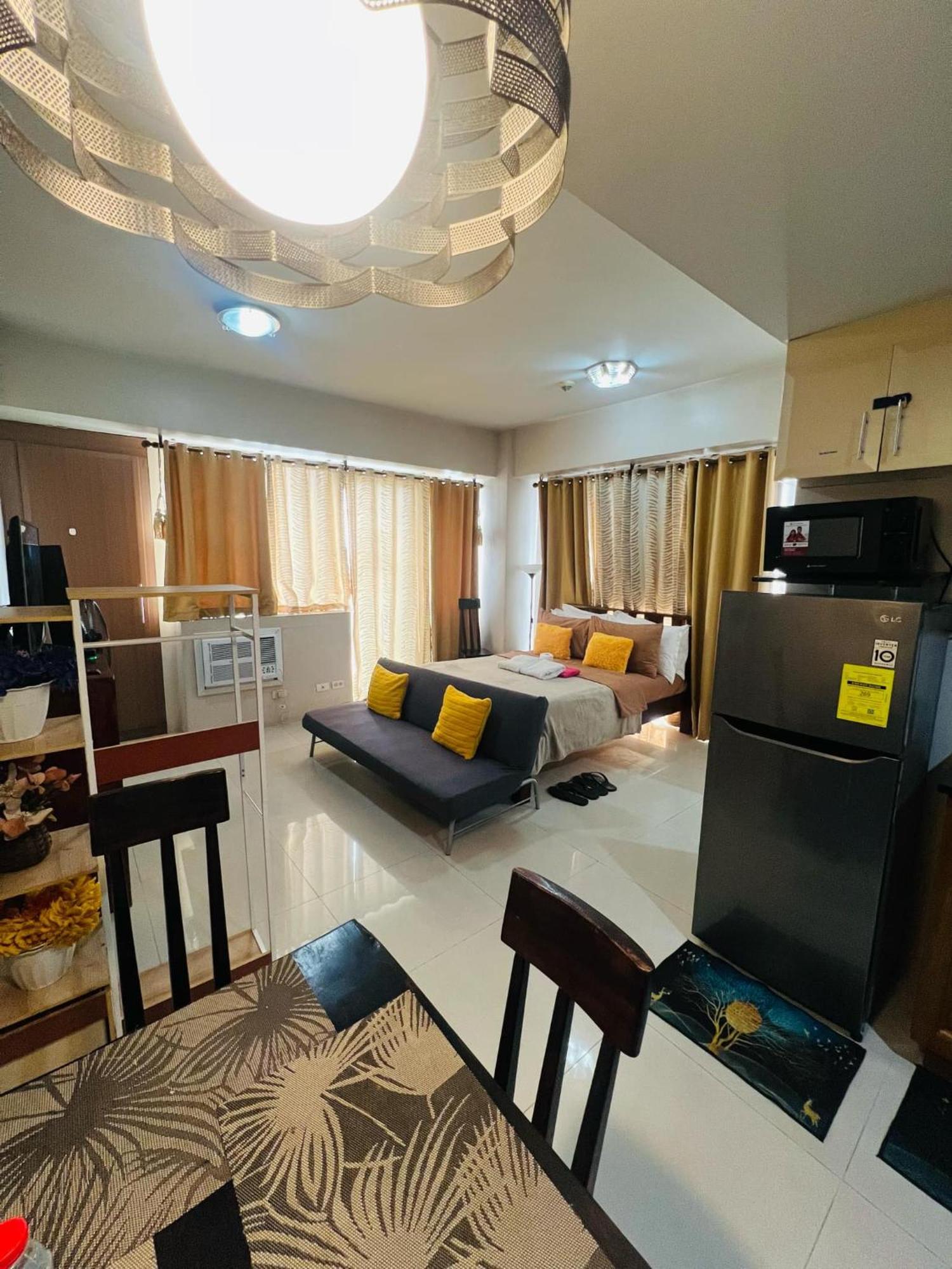 One Palm Tree Villas Condominium - Studio 7Th Fl With Balcony - Across Terminal 3 Airport Пасай Екстериор снимка