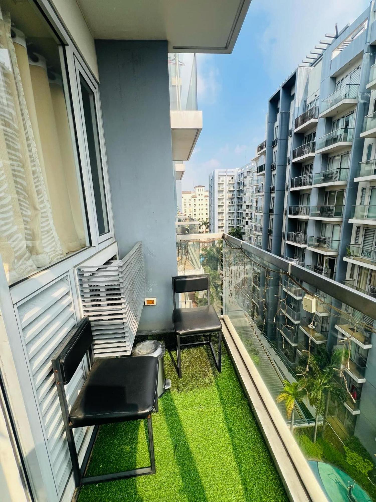 One Palm Tree Villas Condominium - Studio 7Th Fl With Balcony - Across Terminal 3 Airport Пасай Екстериор снимка