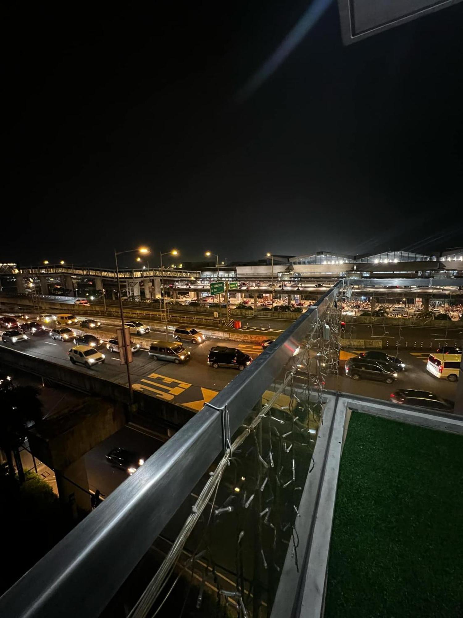 One Palm Tree Villas Condominium - Studio 7Th Fl With Balcony - Across Terminal 3 Airport Пасай Екстериор снимка