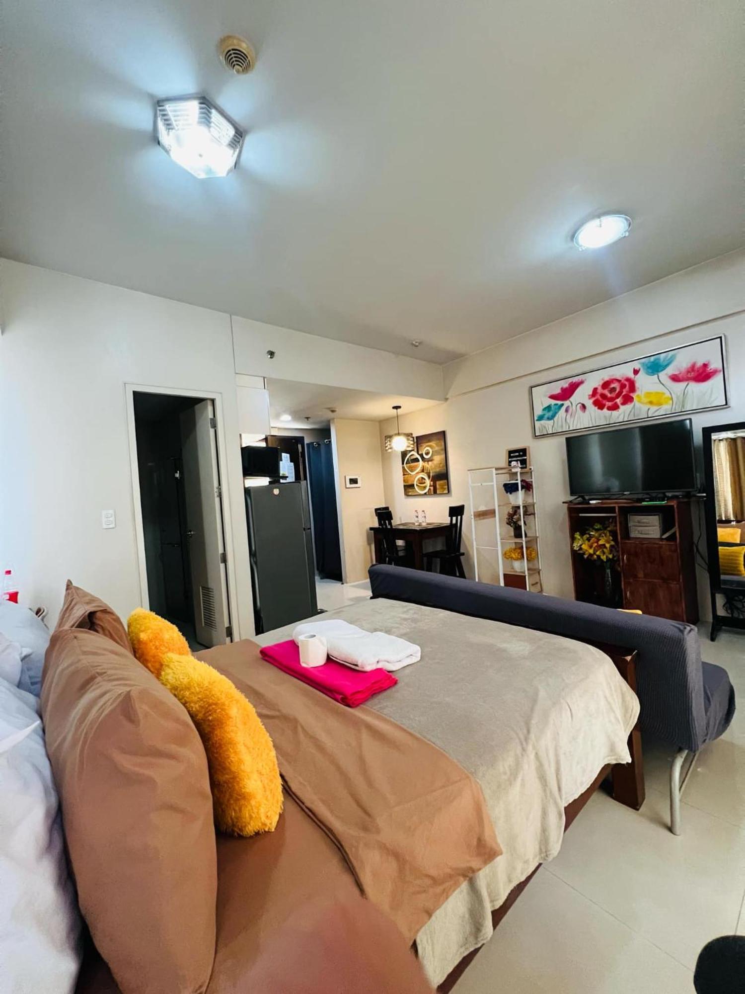 One Palm Tree Villas Condominium - Studio 7Th Fl With Balcony - Across Terminal 3 Airport Пасай Екстериор снимка