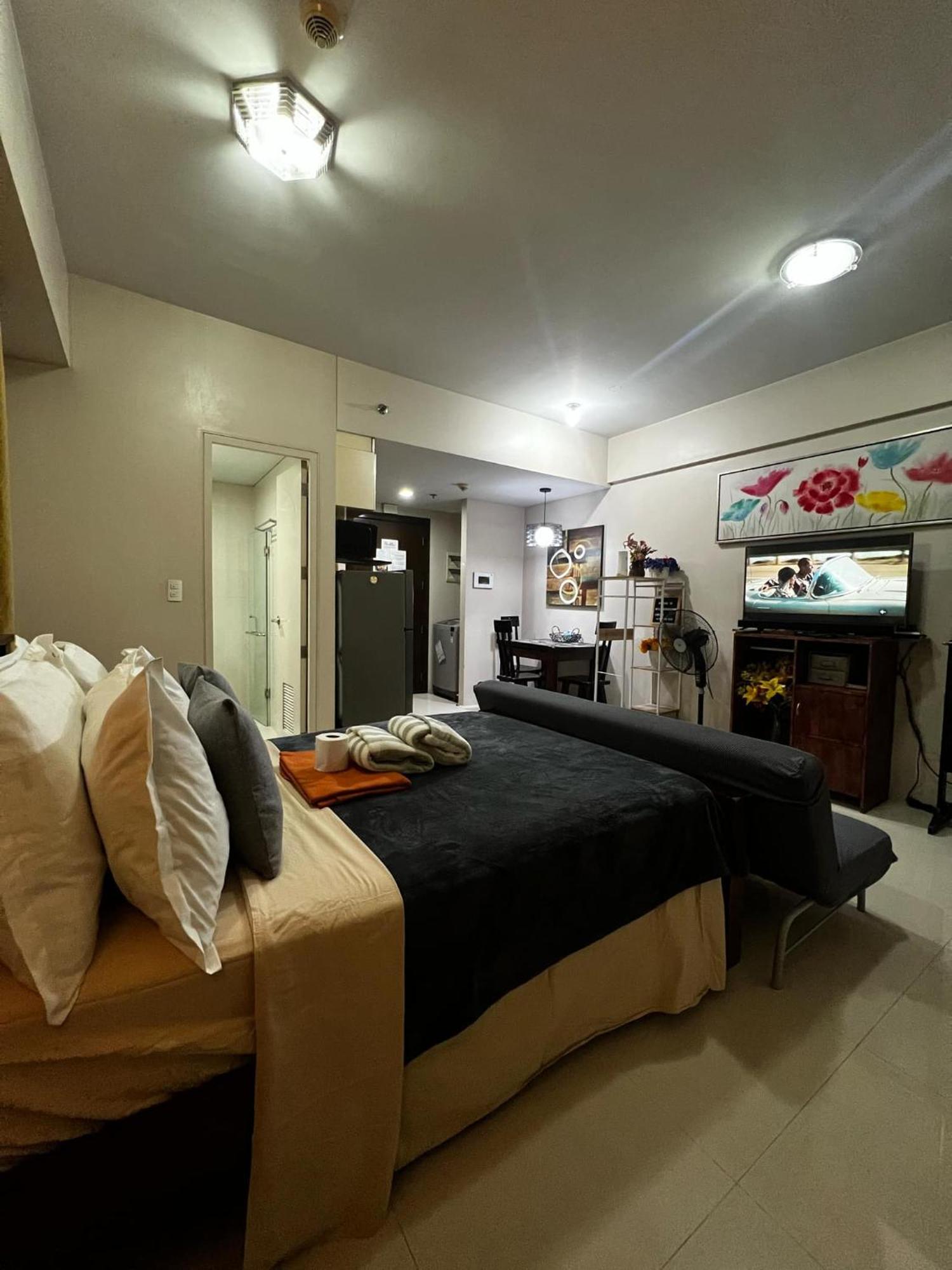 One Palm Tree Villas Condominium - Studio 7Th Fl With Balcony - Across Terminal 3 Airport Пасай Екстериор снимка