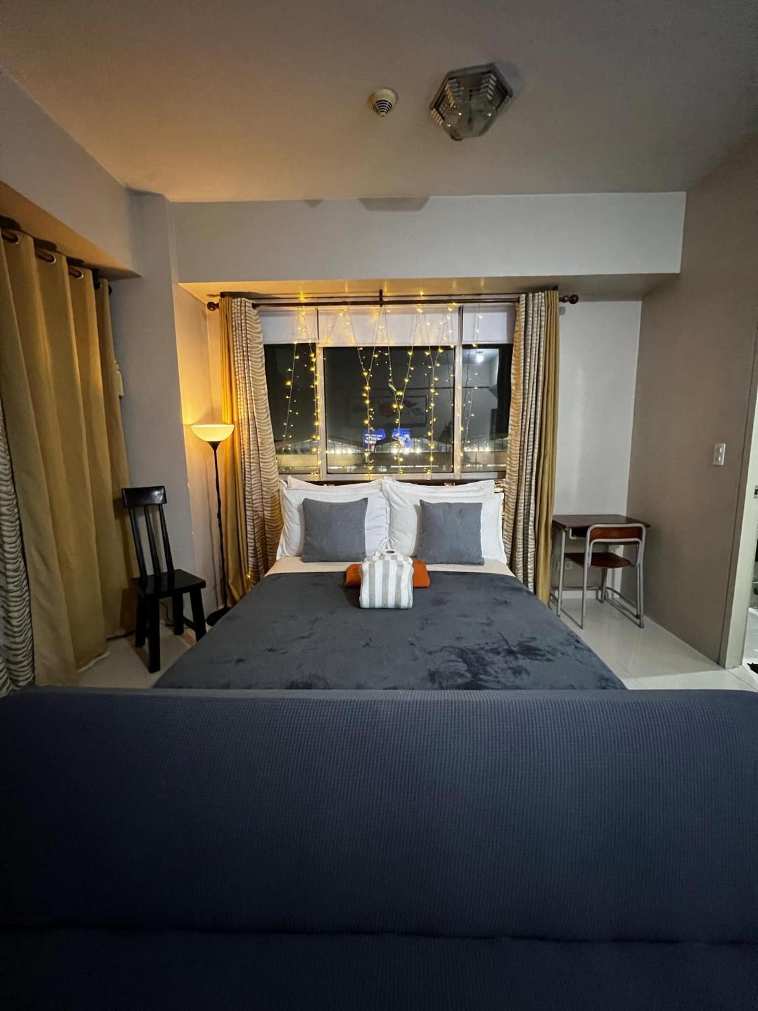 One Palm Tree Villas Condominium - Studio 7Th Fl With Balcony - Across Terminal 3 Airport Пасай Екстериор снимка