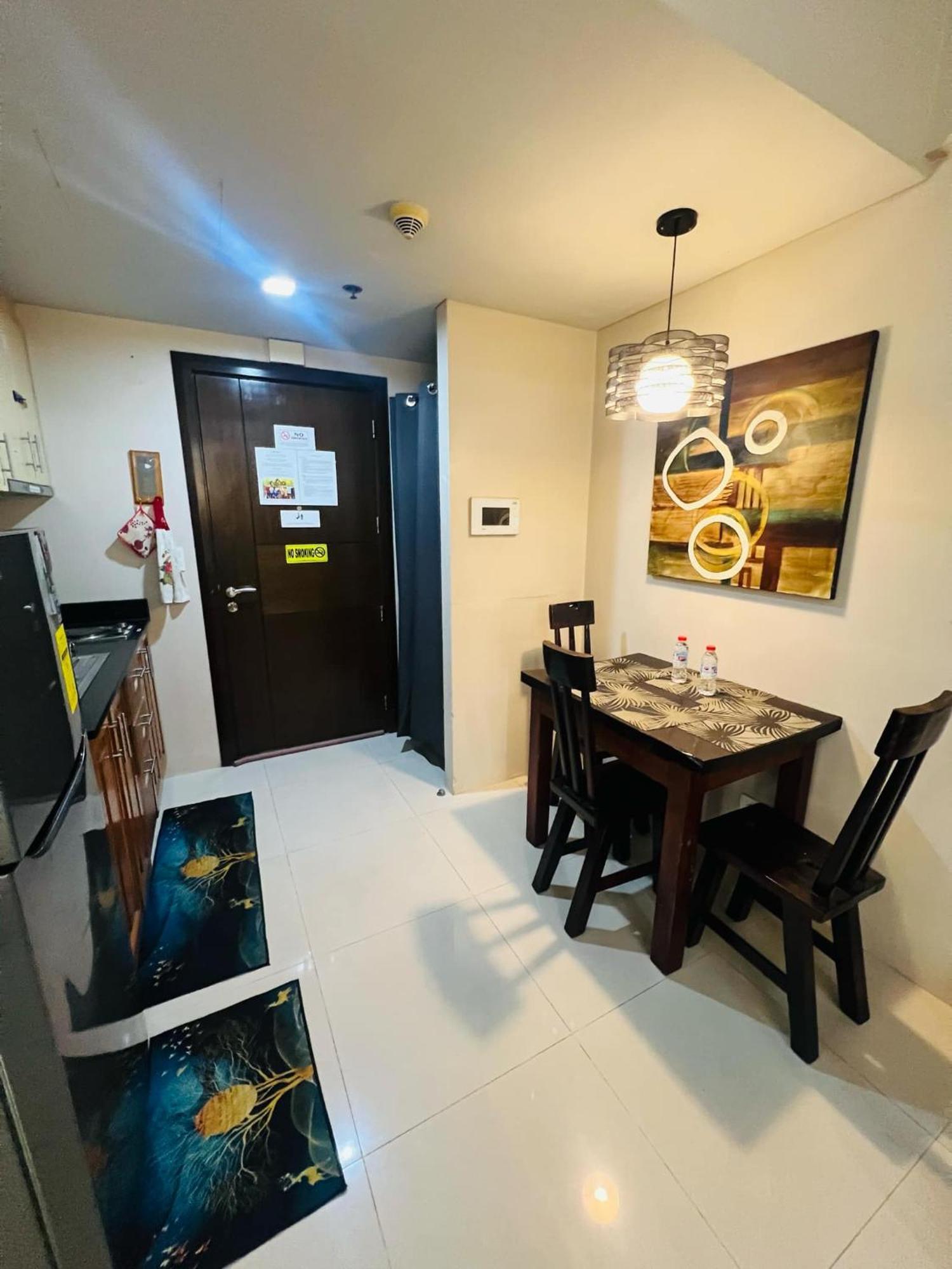 One Palm Tree Villas Condominium - Studio 7Th Fl With Balcony - Across Terminal 3 Airport Пасай Екстериор снимка